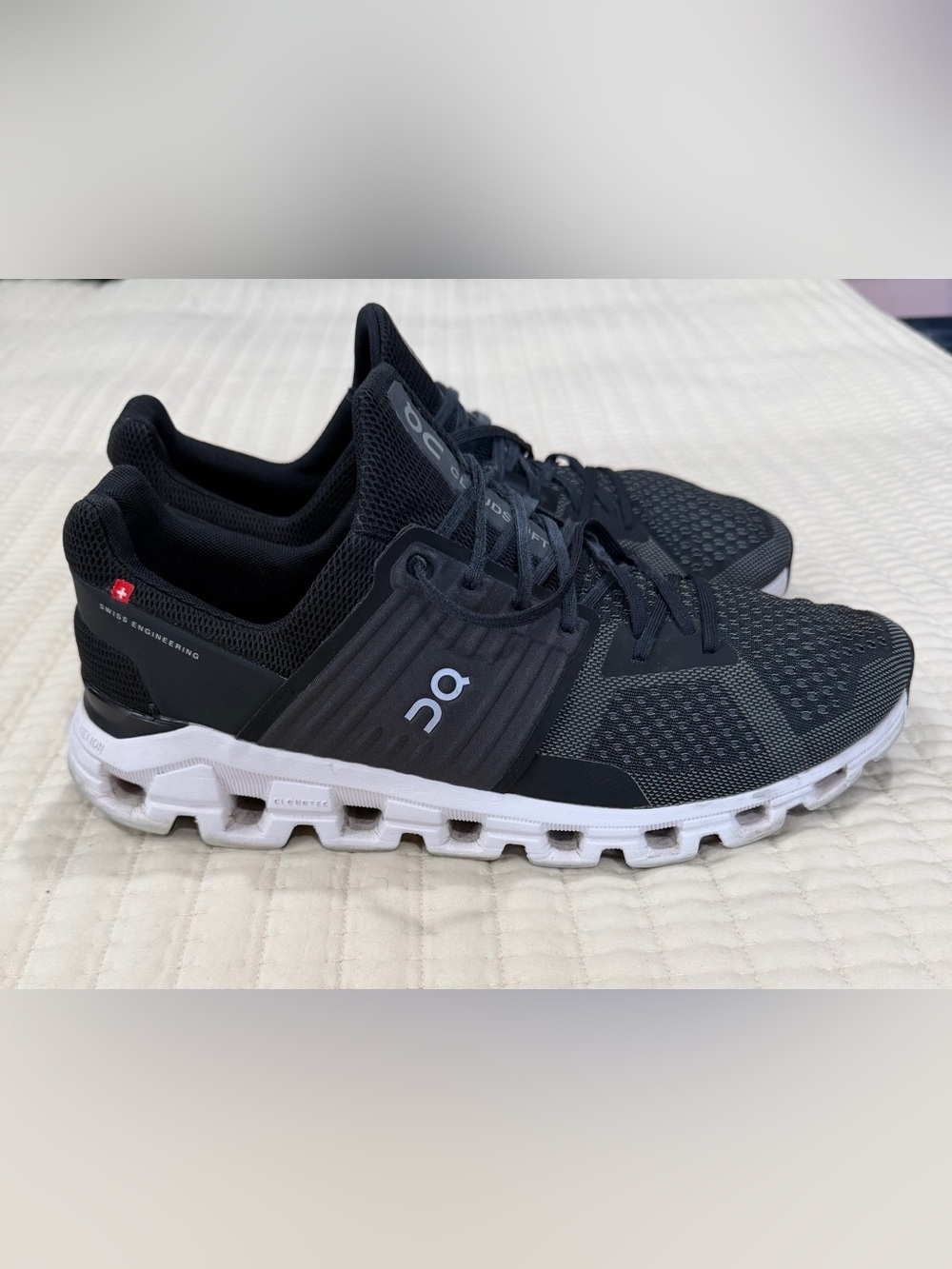 On cloud Running Men's black and White Cloudtech Athletic Sneakers